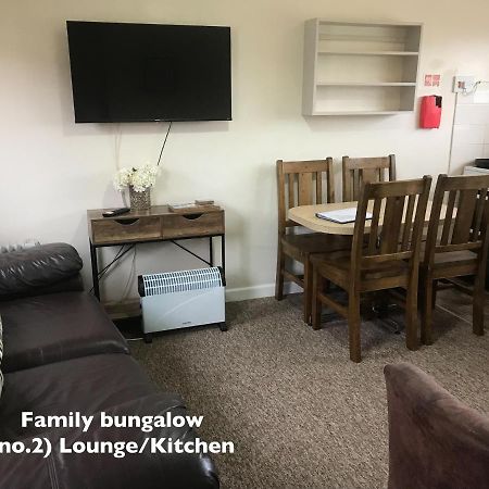 Court Farm Holiday Bungalows Ltd ウォチェット エクステリア 写真