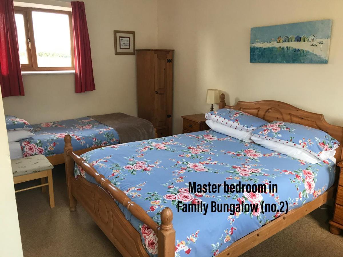 Court Farm Holiday Bungalows Ltd ウォチェット エクステリア 写真